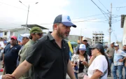 Antonio Álvarez junto al público en la audiencia de su hermano Aquiles