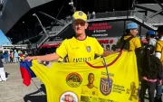 Manuel Cascarita Loor, fue desde Manta al Mundial para dar un show de malabares.