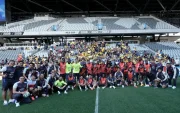 La selección de Ecuador recibe apoyo musical de los niños de Nansana Kids.