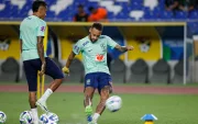 Neymar se alista para competir su cuarto Mundial de Fútbol.