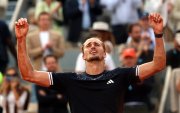 El desahogo de Alexander Zverev fue evidente tras el último punto que lo proclamó campeón de Roland Garros.
