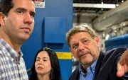 Viaje. En mayo de 2024, el ministro Roberto Luque viajó por invitación de Karla Saud a las instalaciones de Progen y se reunió con el CEO de Progen, John Manning.