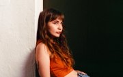 La artista anteriormente publicó el álbum Agua Dulce y el EP en vivo Desde El Helipuerto, El Rotor.