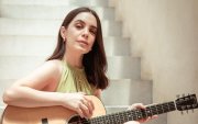 Ceci Juno es una cantautora, compositora, musicoterapeuta, y docente guayaquileña, conocida en la escena independiente. Actualmente está radicada en México.