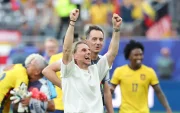 Beccacece, emocionado, agradece el apoyo de la hinchada ecuatoriana tras el triunfo