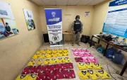Parte de los uniformes de las selecciones que la Aduana aprehendió.