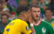 Piero Hincapié fue expulsado tras taparse la boca delante de Santiago Giménez en los minutos finales del Ecuador vs. México.
