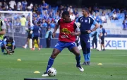 Romario Caicedo en el calentamiento de Emelec, previo a un partido de LigaPro 2026.