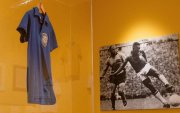 La prenda azul y con un 10 en el reverso era la estrella de una subasta de objetos históricos del fútbol y partía con una estimación en torno a los seis millones de dólares,