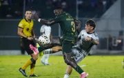Luca Klimovicz (d) es el goleador de Emelec con 4 goles, en 19 fechas disputadas de la LigaPro.