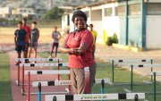 Fátima Navarro en su hábitat natural: el atletismo, disciplina que le ha permitido trascender barreras de género y profesional.