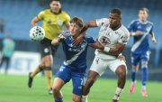 Luca Klimowicz (i) no pudo anotar en el duelo entre Emelec y Mushuc Runa, por la fecha 21 de la LigaPro.