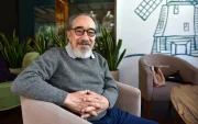 Jorge Ortiz es licenciado en leyes y periodista ecuatoriano. Ha publicado los libros Relatos para descifrar al mundo, Historias del mundo y Crónicas prodigiosas.