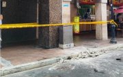 Así quedó una estructura en el centro de Guayaquil.