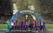 Jugadores de PSG celebraron la corona de la Supercopa de Europa 2026, tras vencer 2-1 a Aston Villa.