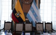 Imagen de la mesa donde sesionan los concejales, en el Salón de la Ciudad.