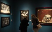 El recorrido está organizado en tres núcleos: “La tinta como gesto”, “La tinta como compromiso social” y “Historia ilustrada del Ecuador”.