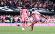 Angulo marco de tiro libre su primera anotación en la Premier League.