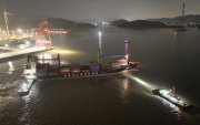 Buque portacontenedores de la naviera china Sea Legend zarpando rumbo a Inglaterra. Desde el 15 de agosto, opera el primer servicio semanal de contenedores por la Ruta Ártica.