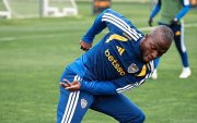 Enner Valencia espera su oportunidad para debutar en la Liga argentina con la camiseta de Boca Juniors.