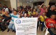 Un grupo de jubilados que con frecuencia tienen que reclamar para que el SRI les devuelva el IVA.
