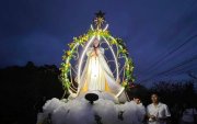 La imagen de la Virgen María en la advocación de Blanca Estrella de la Mar en su recorrido de los peregrinos