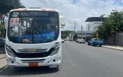 Bus se pasó el semáforo en rojo en Urdesa y la ATM lo multó con $144.