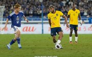 Pedro Vite estuvo en el medio campo de Ecuador ante Japón.