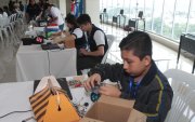 Isaac Flores, uno de los concursantes del IRO Ecuador Open 2026, participó este jueves en la jornada inaugural de la competencia.
