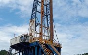 Una torre para la producción de petróleo en Ecuador.