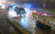La lluvia registrada la tarde y noche del viernes 2 de octubre dejó calles anegadas y acumulación de agua en al menos 12 puntos de Guayaquil.