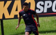 Bryan De Jesús en el entrenamiento de El Nacional.