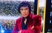 La música de Sandro ha acompañado buena parte de la carrera de Shalo, quien comenzó a presentarse profesionalmente mucho antes de su paso por Yo me llamo.
