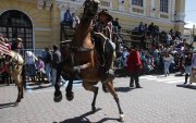 Las cabalgatas y las expediciones a caballo permiten conocer las antiguas haciendas y los caminos rurales que atraviesan las zonas cercanas al Cotopaxi.