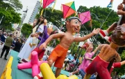 Desfile: Siete carros alegóricos recorrieron el centro de Guayaquil durante las celebraciones por sus 206 años de independencia.