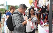 Emprendedores exhibieron sus productos durante la feria Emprende y Vende, en el parque Forestal de Guayaquil.