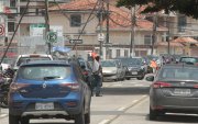 Las calles de la ciudadela Kennedy Norte y de otros sectores de la ciudad están plagadas de ‘cuidacarros’ o ‘franeleros’ que han hecho del parqueo informal un negocio rentable para ellos, pero que causa molestias a la ciudadanía.