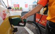 Una gasolinera de Guayaquil esperó el nuevo combustible el pasado lunes 8 de agosto.