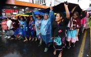 Mujeres de todo el mundo se manifiestan este miércoles en el Día Internacional de la Mujer para reivindicar sus derechos, reclamar la igualdad de género y de salarios y denunciar la violencia machista.