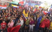 El evento incluyó desfile de banderas y una amplia oferta gastronómica de más de 15 países.