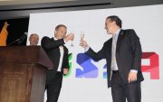 El mbajador Zeev Harel y el canciller Gustavo Manrique  durante el brindis.