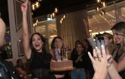 La torta fue una sorpresa de sus grandes amigas Bimbi Hernández y Gaby Vásquez.