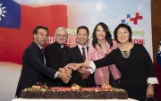 Pedro Velasco, monseñor Andrés Carrascosa, el embajador Augusto Liao, Éricka Chang y Lynn Lee.