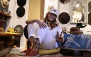 La propuesta de Cristina Morrison (foto) llama la atención por el marcado sentido  de origen, la artesanía ancestral y los materiales sofisticados de cada uno de los productos.