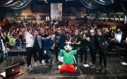 La agrupación argentina La Mosca Tse Tse deleitó al público con un espectacular show.