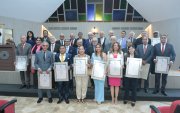 El grupo de condecorados posó para la cámara de EXPRESIONES.