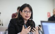 Actividad. La funcionaria del CJ Solanda Goyes, en la Asamblea.