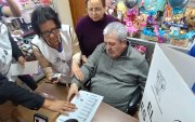Gonzalo Pesantez ejerció su derecho al voto en casa dentro del proceso de consulta popular y referéndum 2024.