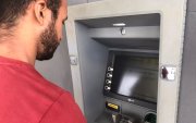 Servicios. Con una cuenta bancaria las personas acceden a una tarjeta y al retiro de dinero por cajeros.