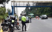 Operativos. Agentes de la AMT notifican las infracciones.
